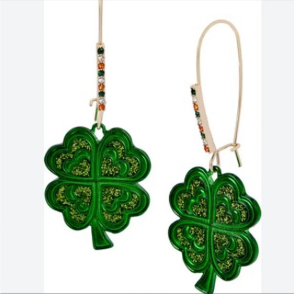 Betsey Johnson Shamrock Dangle Earrings NEW - Picture 1 of 6